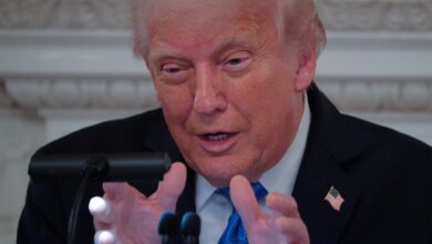 President trump holds kennedy center board dinner at the white house