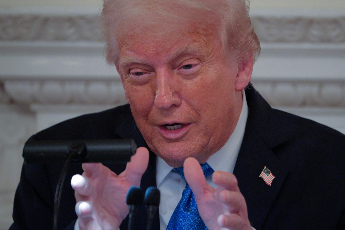 President trump holds kennedy center board dinner at the white house